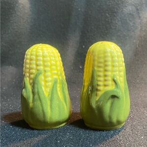 VTG Shawnee Pottery Corn King Salt & Pepper Shakers 3 1/2"
